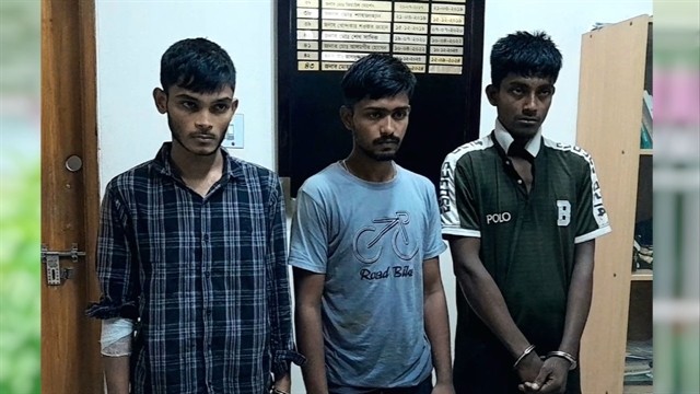 নৌকায় মাছ শিকারের আড়ালে চলত ইয়াবা ব্যবসা, গ্রেপ্তার ৪